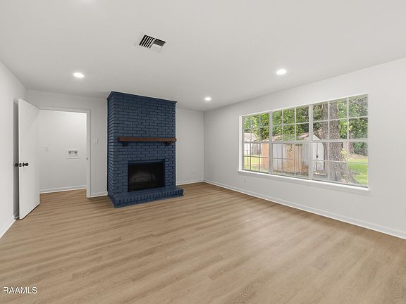 4th image of 207 Lyons St