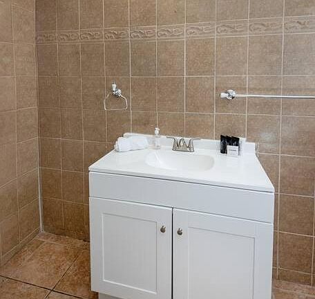 2nd image of 1163 W 38th St #2