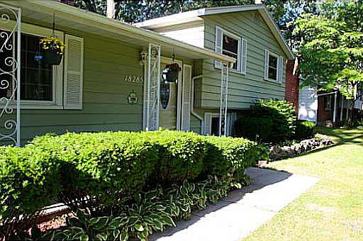 2nd image of 18285 Amberly Ln