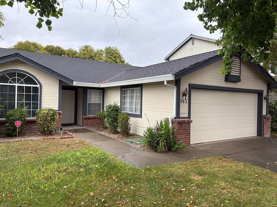 Cute home on quiet cul-de-sac.