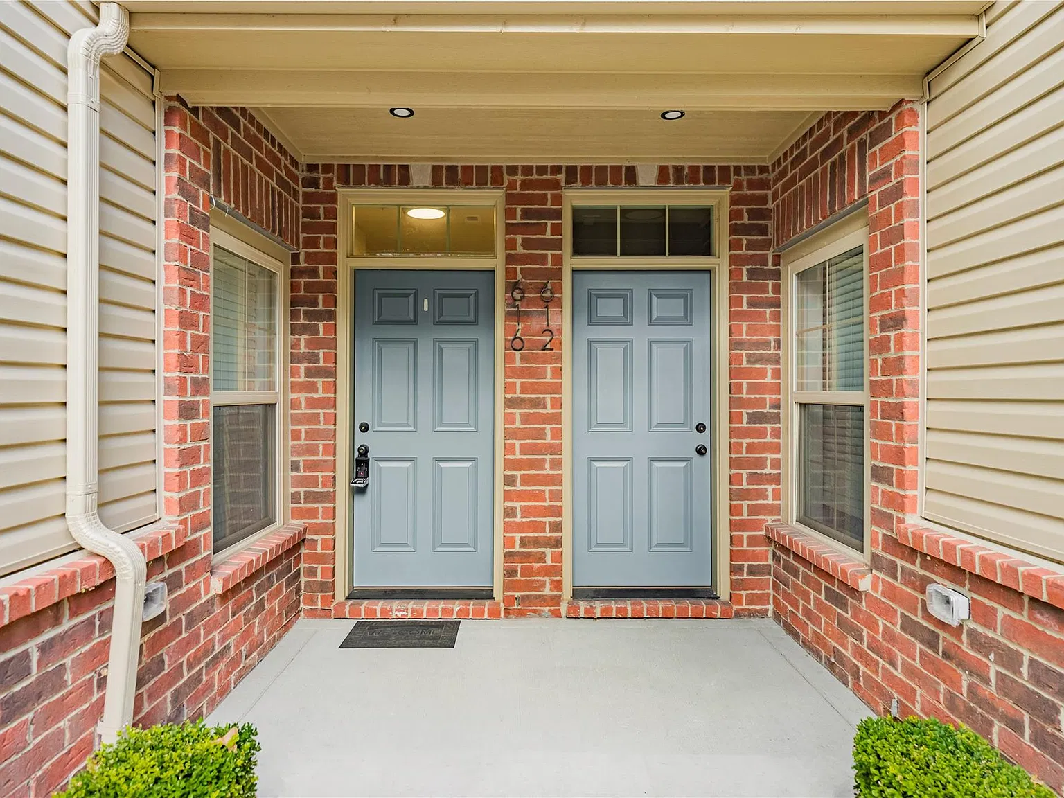 2 bed, 2.0 bath, 1175 sqft, $2,100 — Photo 2