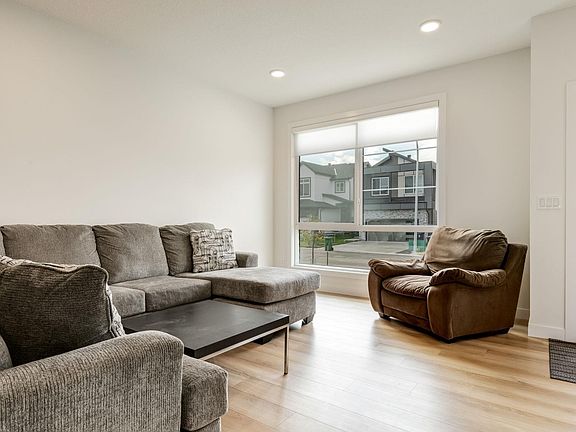 5th image of 202 Starling Way