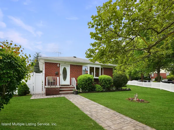 22 Rene Dr, Staten Island, NY 10306