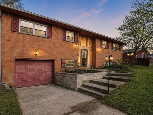 906 Westview Dr, Belpre, OH 45714