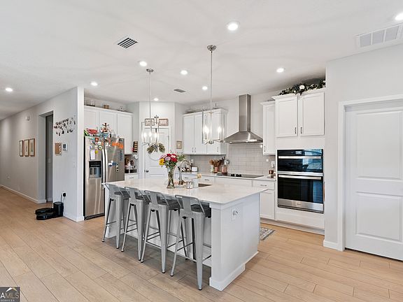 5th image of 204 Park View Ln