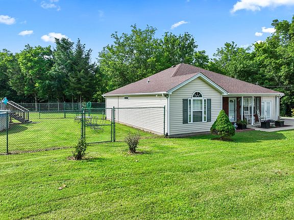 4th image of 705 Cloverland Dr