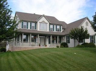 W292 N4231 Prairie Wind Cir, Delafield, WI 53072