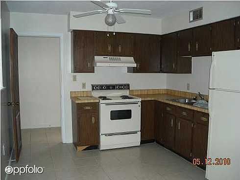 2nd image of 709 Green St APT C