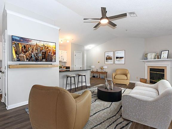 2nd image of 5934 W Friendly Ave Unit K