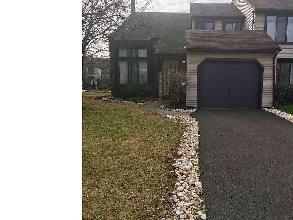2nd image of 115 Windham Ct