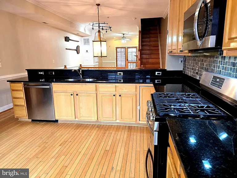 704 S Bond St — Photo 13