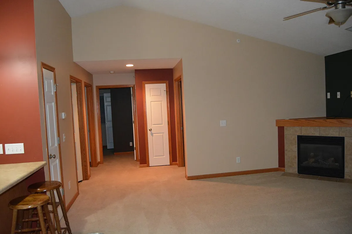 Building Photo - 643 E 46th St #B-22