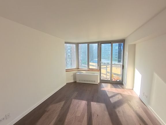 5th image of 500 W 43rd St APT 11C