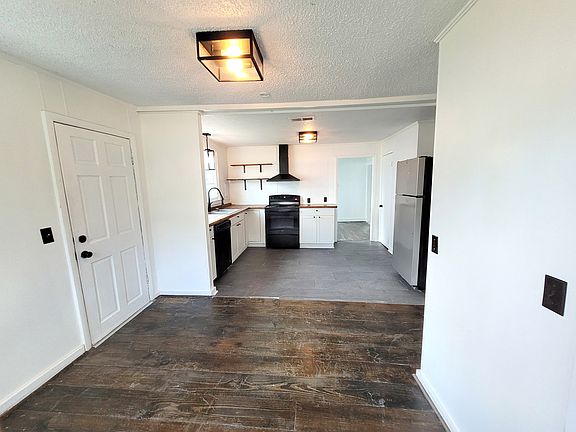 4th image of 1042 N Royal Ave