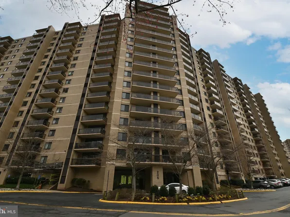 205 Yoakum Pkwy Unit 506, Alexandria, VA 22304