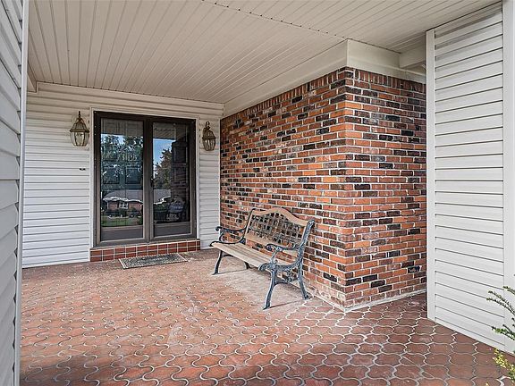 4th image of 716 Guenevere Dr