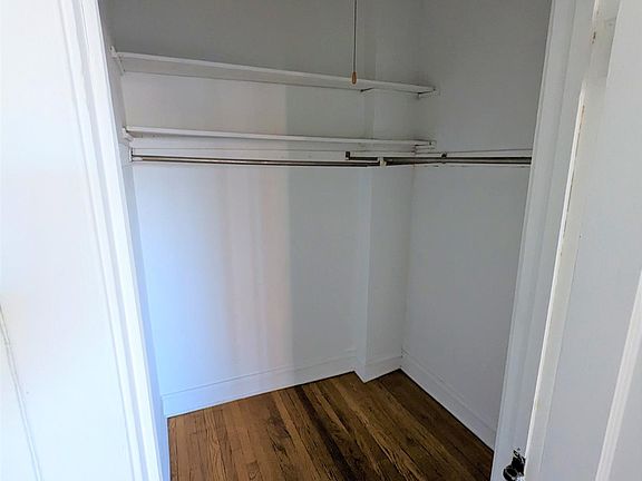 3rd image of 1701 W Touhy Ave #2B