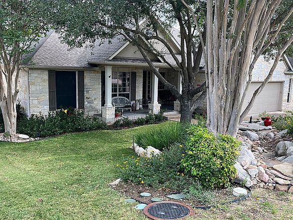 5th image of 240 Bolton Dr