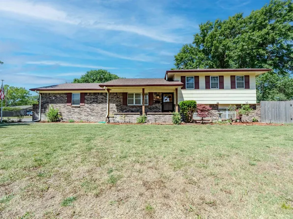 924 E Kay St, Derby, KS 67037