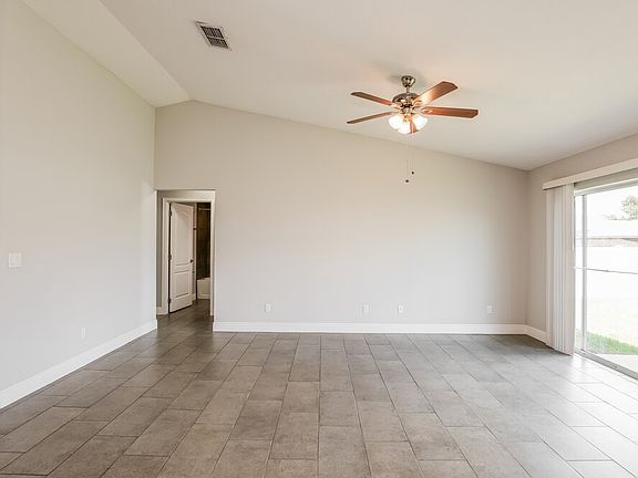 5th image of 433 Bloomfield Dr
