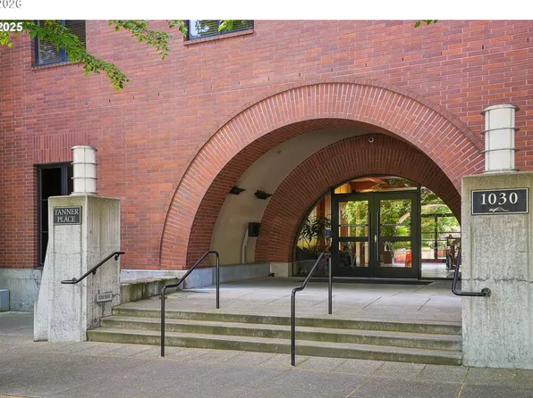 726 NW 11th Ave APT 204, Portland, OR 97209