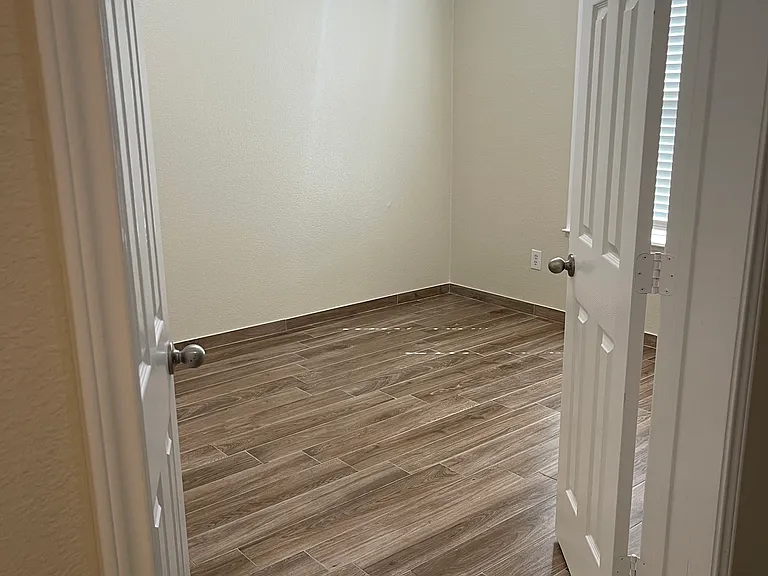 1316 Honeywood Ln — Photo 7