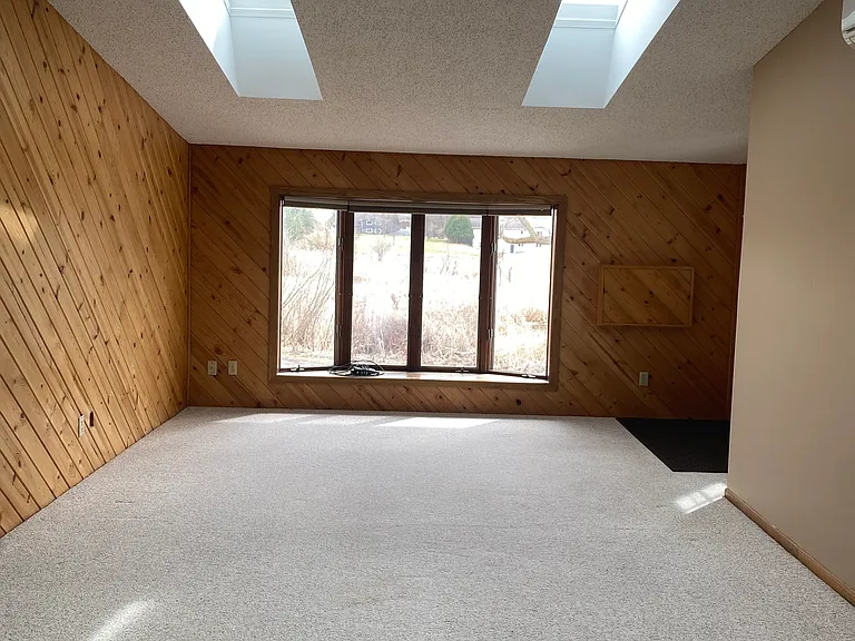 3355 Hunter Dr — Photo 2