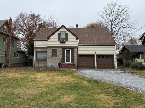 66 Rose Ave, Patchogue, NY 11772