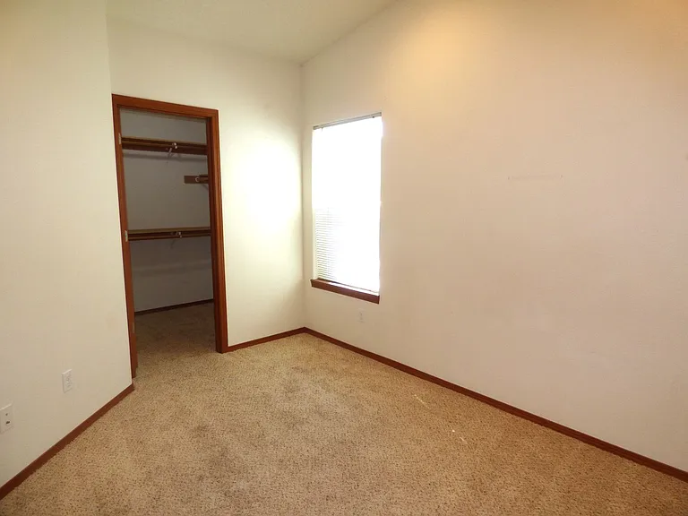 619-621 S Broad St — Photo 38