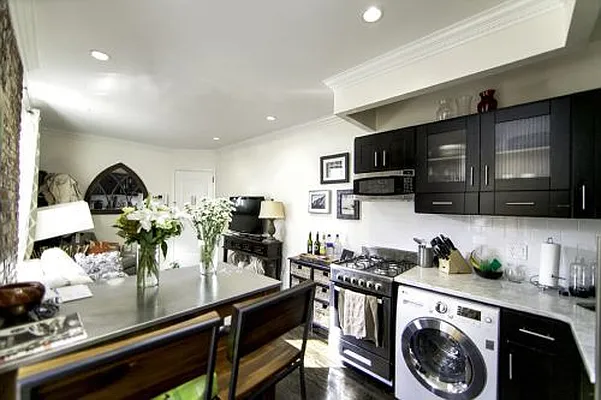 Rented by Icon Realty Management | media 8