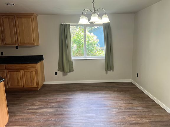 5th image of 1018 SW Shannon Dr