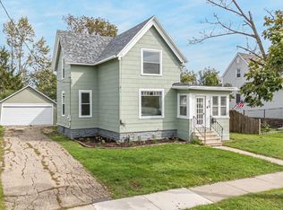 410 Naymut St, Menasha, WI 54952