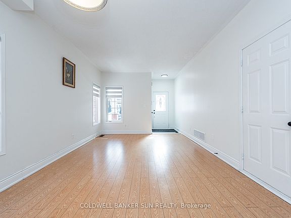 5th image of 13 Travis Cres