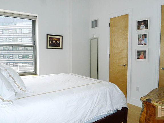 4th image of 110 Livingston St APT 6G