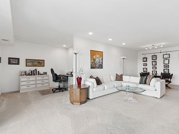 5th image of 190 N Milwaukee Ave APT 701