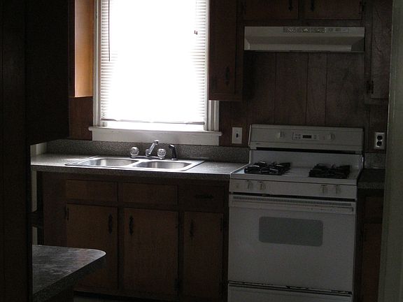 4th image of 2109 Barton Ave