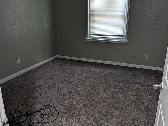 4th image of 913 SW 5th St