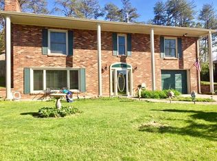 222 Geneva Ave, Irvine, KY 40336