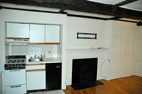 2nd image of 9 1/2 Pinckney St APT 5