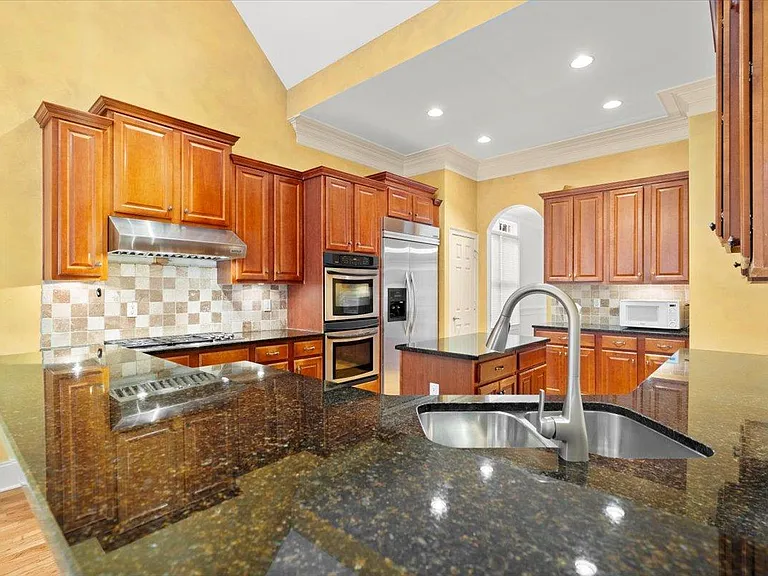 875 Wescott Ln — Photo 25