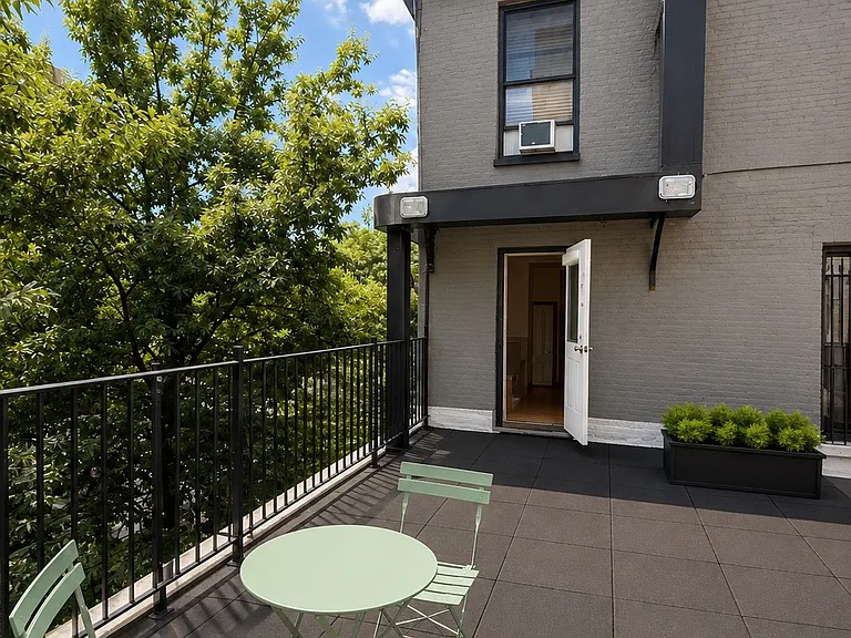 1183 Jefferson Ave #2 — Photo 15