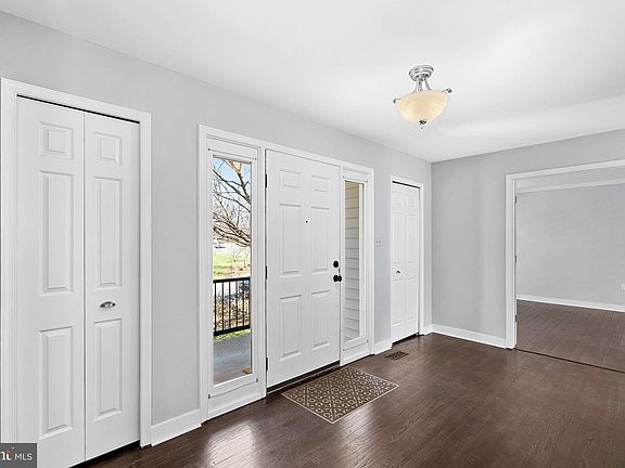 3rd image of 105 Country Rd