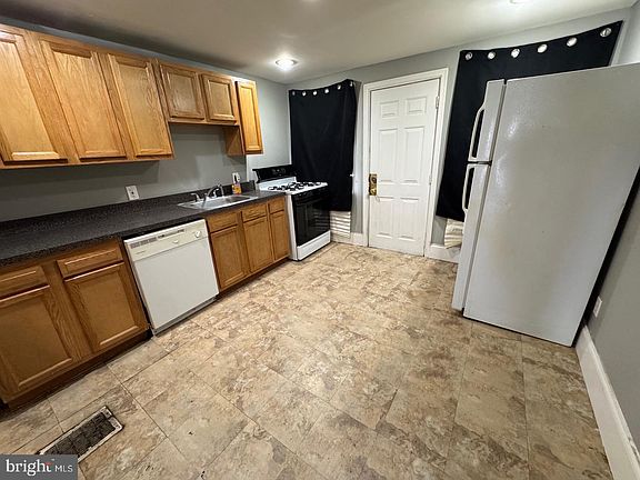 2nd image of 1139 Sargeant St