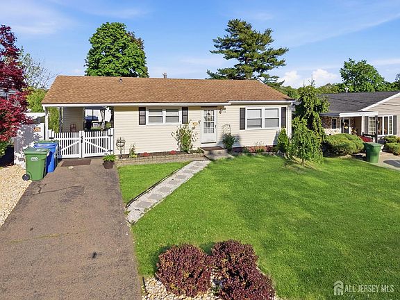 3rd image of 116 Kendall Dr