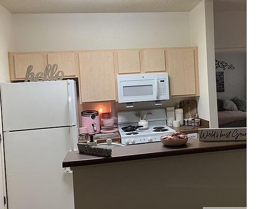 2nd image of 600 N Oats St #211