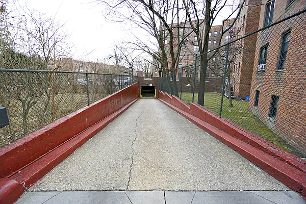 Sold by Anna Pinto Realty | media 17