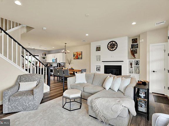 5th image of 1402 Barrington Dr