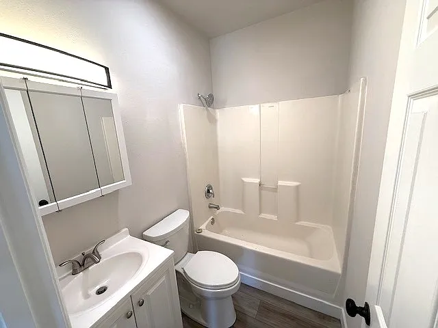 525 W 8th St #1 — Photo 14