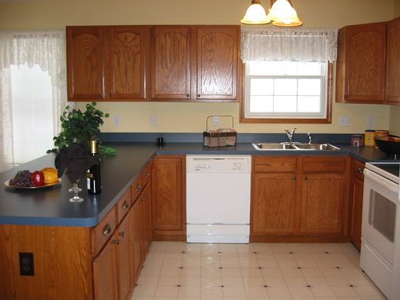 3rd image of 15043 Primrose Ln