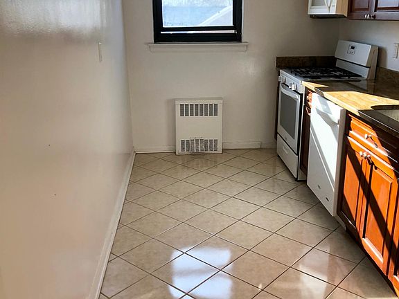 3rd image of 3624 Bell Blvd #C2